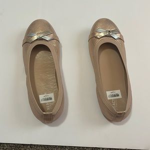 New in box, box is missing lid​​